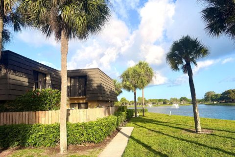 Townhouse in West Palm Beach, Florida 2 bedrooms, 114.83 sq.m. № 2186511