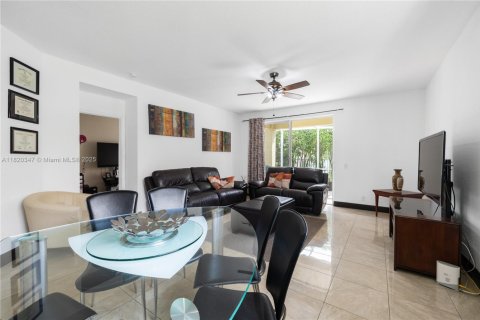 House in Weston, Florida 5 bedrooms, 234.67 sq.m. № 1784168 - photo 14