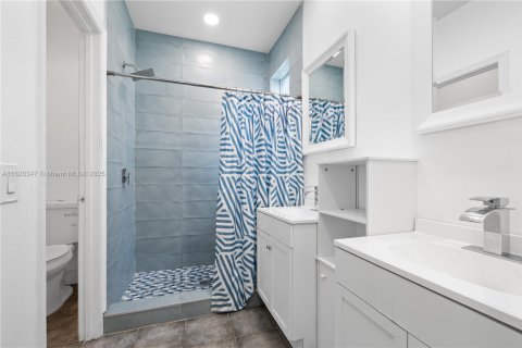House in Weston, Florida 5 bedrooms, 234.67 sq.m. № 1784168 - photo 18