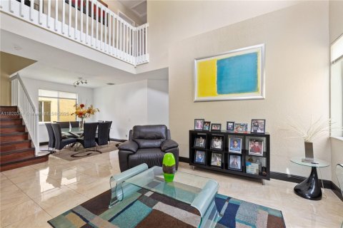 House in Weston, Florida 5 bedrooms, 234.67 sq.m. № 1784168 - photo 5