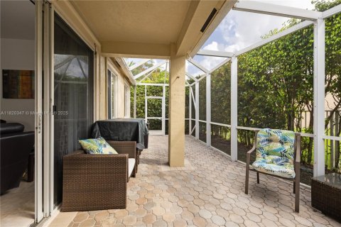 House in Weston, Florida 5 bedrooms, 234.67 sq.m. № 1784168 - photo 19