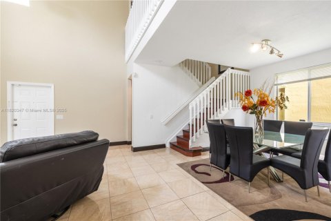 House in Weston, Florida 5 bedrooms, 234.67 sq.m. № 1784168 - photo 8