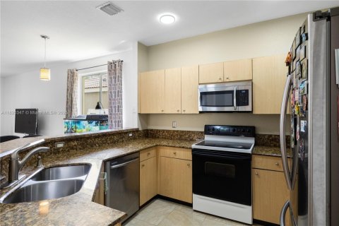 House in Weston, Florida 5 bedrooms, 234.67 sq.m. № 1784168 - photo 11
