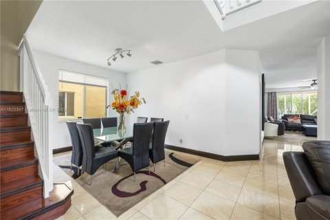 House in Weston, Florida 5 bedrooms, 234.67 sq.m. № 1784168 - photo 7