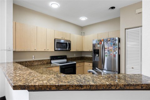 House in Weston, Florida 5 bedrooms, 234.67 sq.m. № 1784168 - photo 10