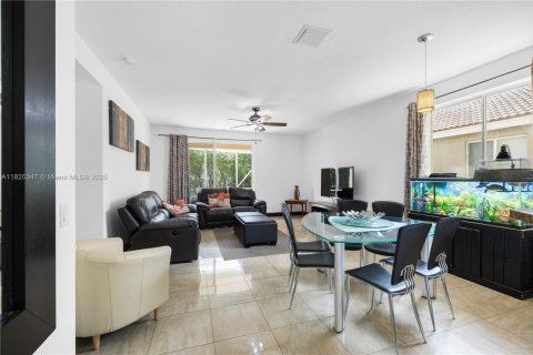 House in Weston, Florida 5 bedrooms, 234.67 sq.m. № 1784168 - photo 13