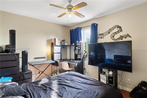 House in Weston, Florida 5 bedrooms, 234.67 sq.m. № 1784168 - photo 25