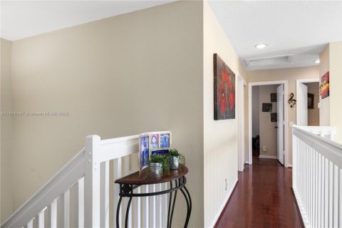 House in Weston, Florida 5 bedrooms, 234.67 sq.m. № 1784168 - photo 21