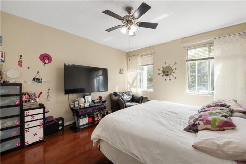 House in Weston, Florida 5 bedrooms, 234.67 sq.m. № 1784168 - photo 16