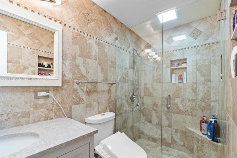 Купить виллу или дом в Маргит, Флорида 3 спальни, № 1989170 - фото 11