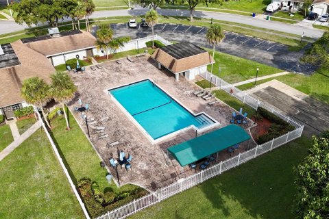 Купить виллу или дом в Маргит, Флорида 3 спальни, № 1989170 - фото 18