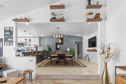 Дом в Маргит, Флорида 3 спальни № 1989170