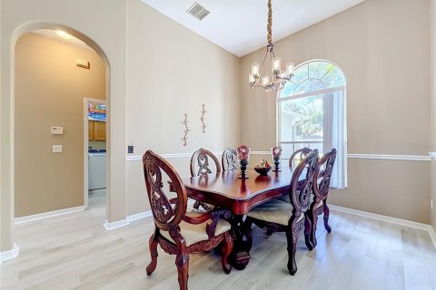 House in Winter Springs, Florida 4 bedrooms, 235.32 sq.m. № 2421786 - photo 11