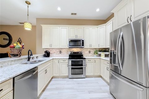 House in Winter Springs, Florida 4 bedrooms, 235.32 sq.m. № 2421786 - photo 6
