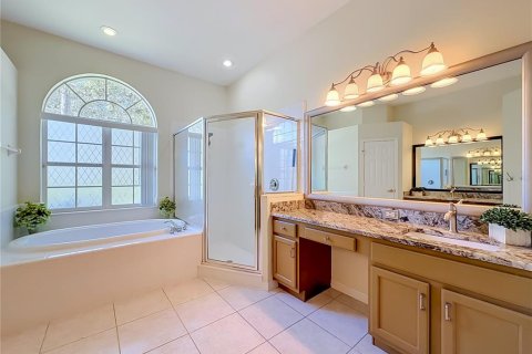 House in Winter Springs, Florida 4 bedrooms, 235.32 sq.m. № 2421786 - photo 18
