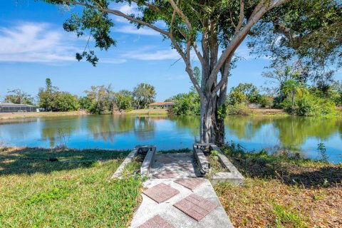 House in Sarasota, Florida 3 bedrooms, 152.36 sq.m. № 2150877 - photo 3