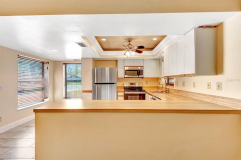 House in Sarasota, Florida 3 bedrooms, 152.36 sq.m. № 2150877 - photo 12