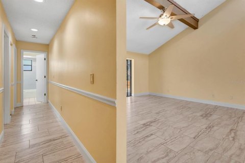 House in Sarasota, Florida 3 bedrooms, 152.36 sq.m. № 2150877 - photo 15