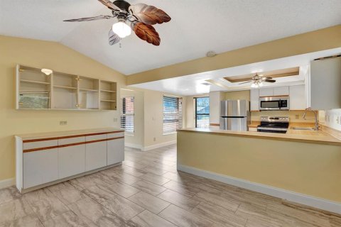 House in Sarasota, Florida 3 bedrooms, 152.36 sq.m. № 2150877 - photo 11