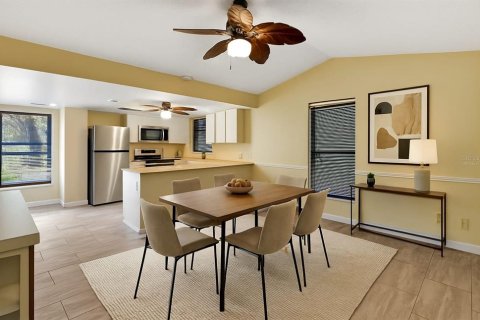 House in Sarasota, Florida 3 bedrooms, 152.36 sq.m. № 2150877 - photo 10