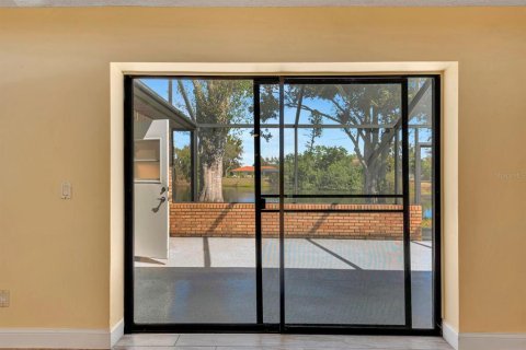 House in Sarasota, Florida 3 bedrooms, 152.36 sq.m. № 2150877 - photo 27