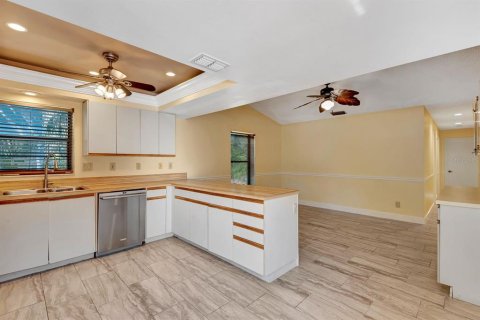 House in Sarasota, Florida 3 bedrooms, 152.36 sq.m. № 2150877 - photo 13