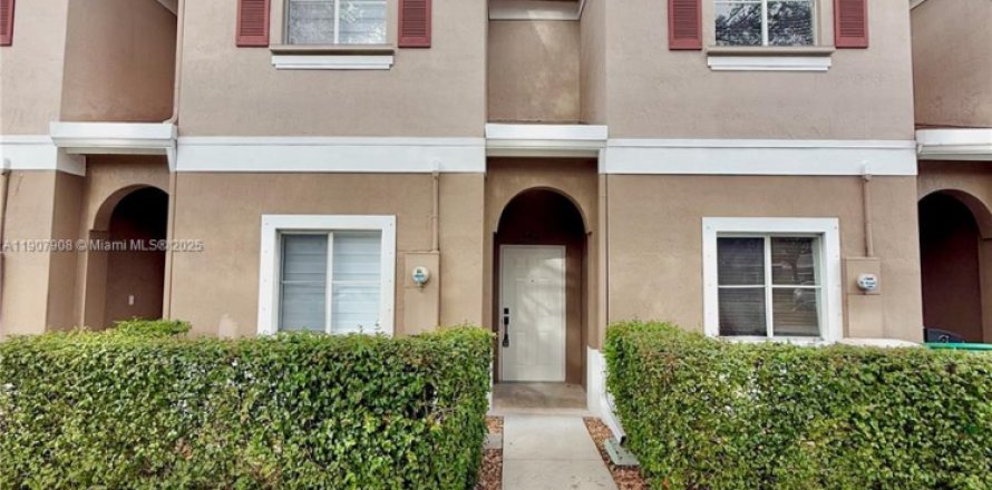 Таунхаус в Тамарак, Флорида 3 спальни, 141.95м2 № 1966070