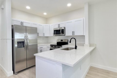 Купить таунхаус в Тамарак, Флорида 3 спальни, 141.95м2, № 1966070 - фото 7