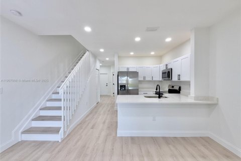 Купить таунхаус в Тамарак, Флорида 3 спальни, 141.95м2, № 1966070 - фото 3