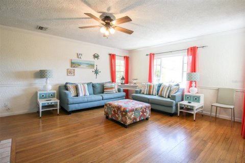 Villa ou maison à louer à Bradenton, Floride: 3 chambres, 175.59 m2 № 375638 - photo 5