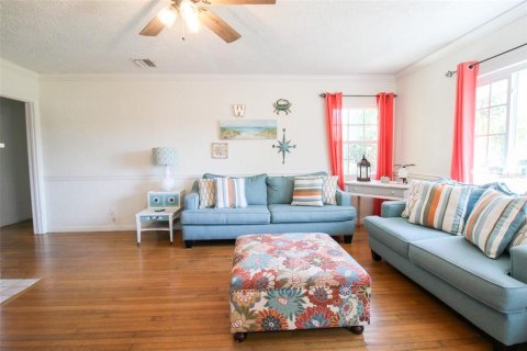 Villa ou maison à louer à Bradenton, Floride: 3 chambres, 175.59 m2 № 375638 - photo 4