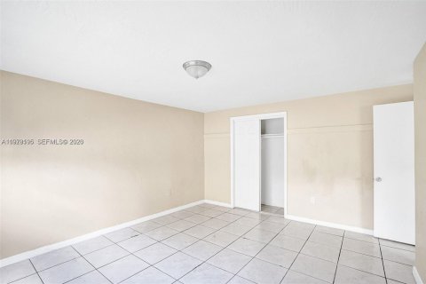 Commercial property in Miami, Florida 339.84 sq.m. № 2041877 - photo 23