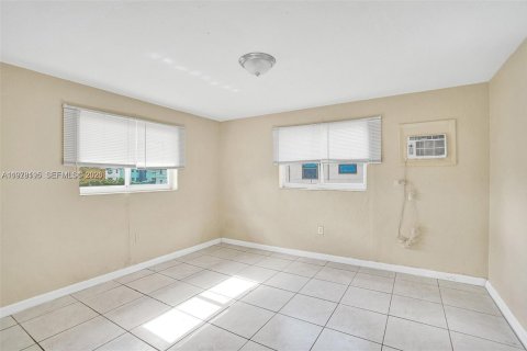 Commercial property in Miami, Florida 339.84 sq.m. № 2041877 - photo 22
