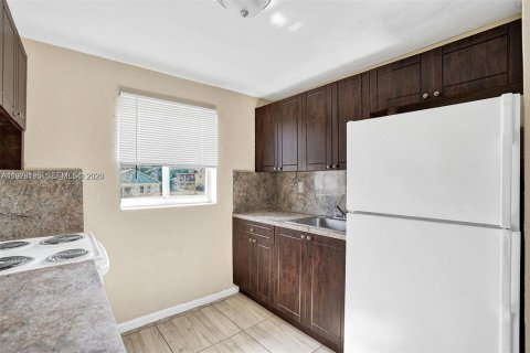 Commercial property in Miami, Florida 339.84 sq.m. № 2041877 - photo 21