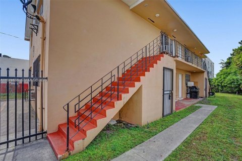 Commercial property in Miami, Florida 339.84 sq.m. № 2041877 - photo 2