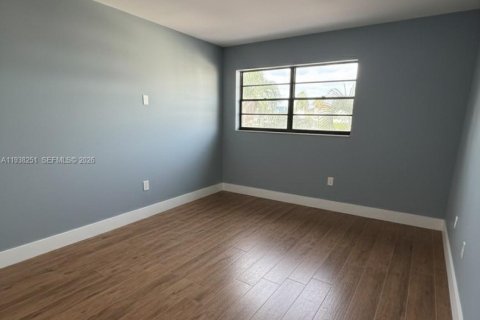 Condo in Miami, Florida, 2 bedrooms  № 1995967 - photo 6