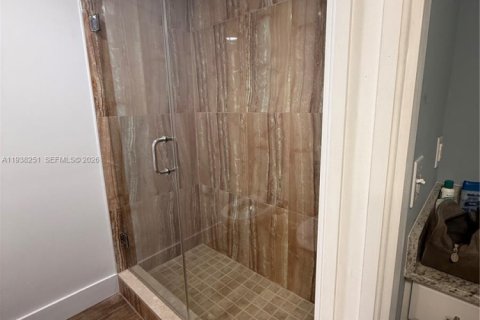 Condo in Miami, Florida, 2 bedrooms  № 1995967 - photo 9