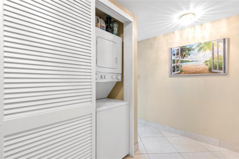 Купить кондоминиум в Форт-Лодердейл, Флорида 6 комнат, 110.55м2, № 2086052 - фото 24