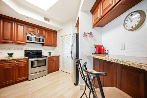 Copropriété à louer à Miami, Floride: 2 chambres, 121.7 m2 № 2171329 - photo 10