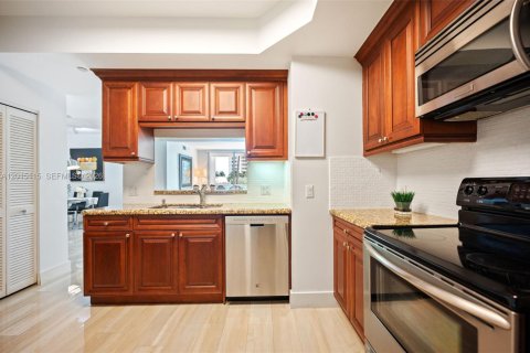Copropriété à louer à Miami, Floride: 2 chambres, 121.7 m2 № 2171329 - photo 12