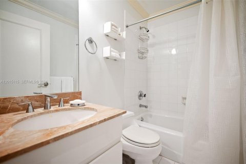 Copropriété à louer à Miami, Floride: 2 chambres, 121.7 m2 № 2171329 - photo 21