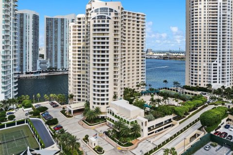 Copropriété à louer à Miami, Floride: 2 chambres, 121.7 m2 № 2171329 - photo 2
