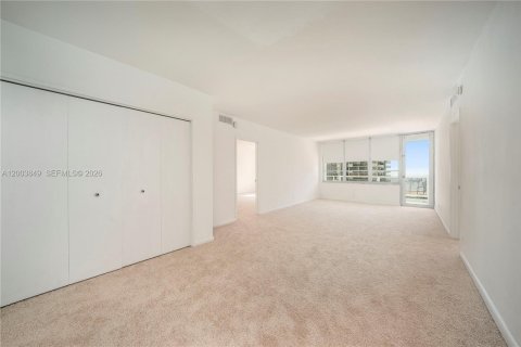 Villa ou maison à louer à Miami Beach, Floride: 2 chambres, 95.69 m2 № 2171587 - photo 11