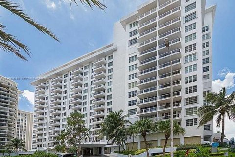 Villa ou maison à louer à Miami Beach, Floride: 2 chambres, 95.69 m2 № 2171587 - photo 6