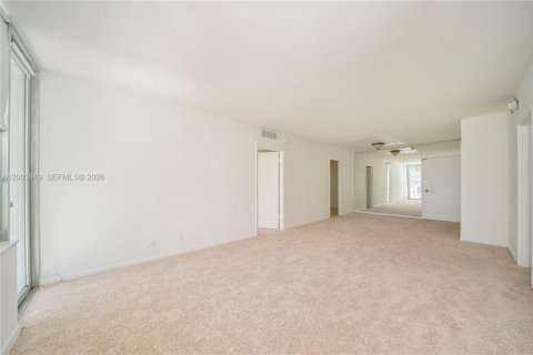Villa ou maison à louer à Miami Beach, Floride: 2 chambres, 95.69 m2 № 2171587 - photo 13