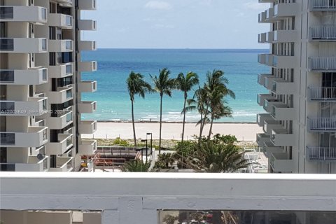 Villa ou maison à louer à Miami Beach, Floride: 2 chambres, 95.69 m2 № 2171587 - photo 2