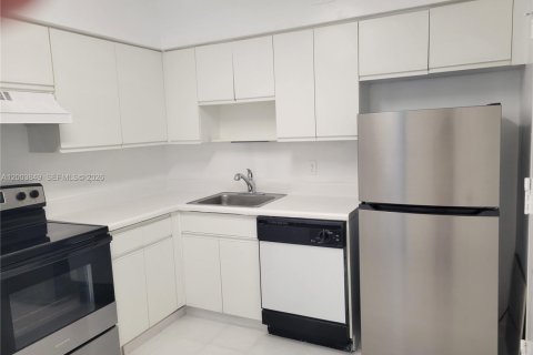 Villa ou maison à louer à Miami Beach, Floride: 2 chambres, 95.69 m2 № 2171587 - photo 14