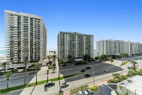 Villa ou maison à louer à Miami Beach, Floride: 2 chambres, 95.69 m2 № 2171587 - photo 3