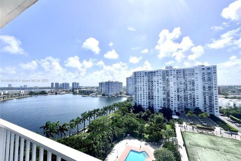 Condo in Aventura, Florida, 1 bedroom  № 1848830 - photo 12