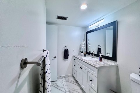 Condo in Aventura, Florida, 1 bedroom  № 1848830 - photo 13